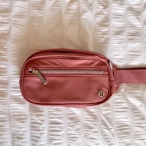 Wanderlust Belt Bag in Brier Rose
